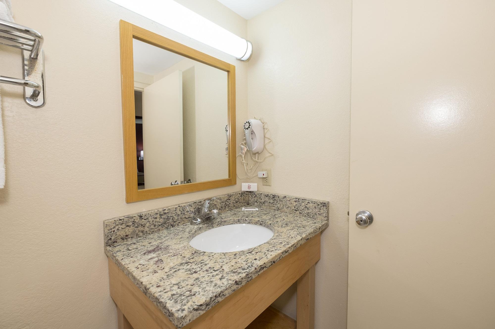 Red Roof Inn Knoxville Central - Papermill Road Экстерьер фото