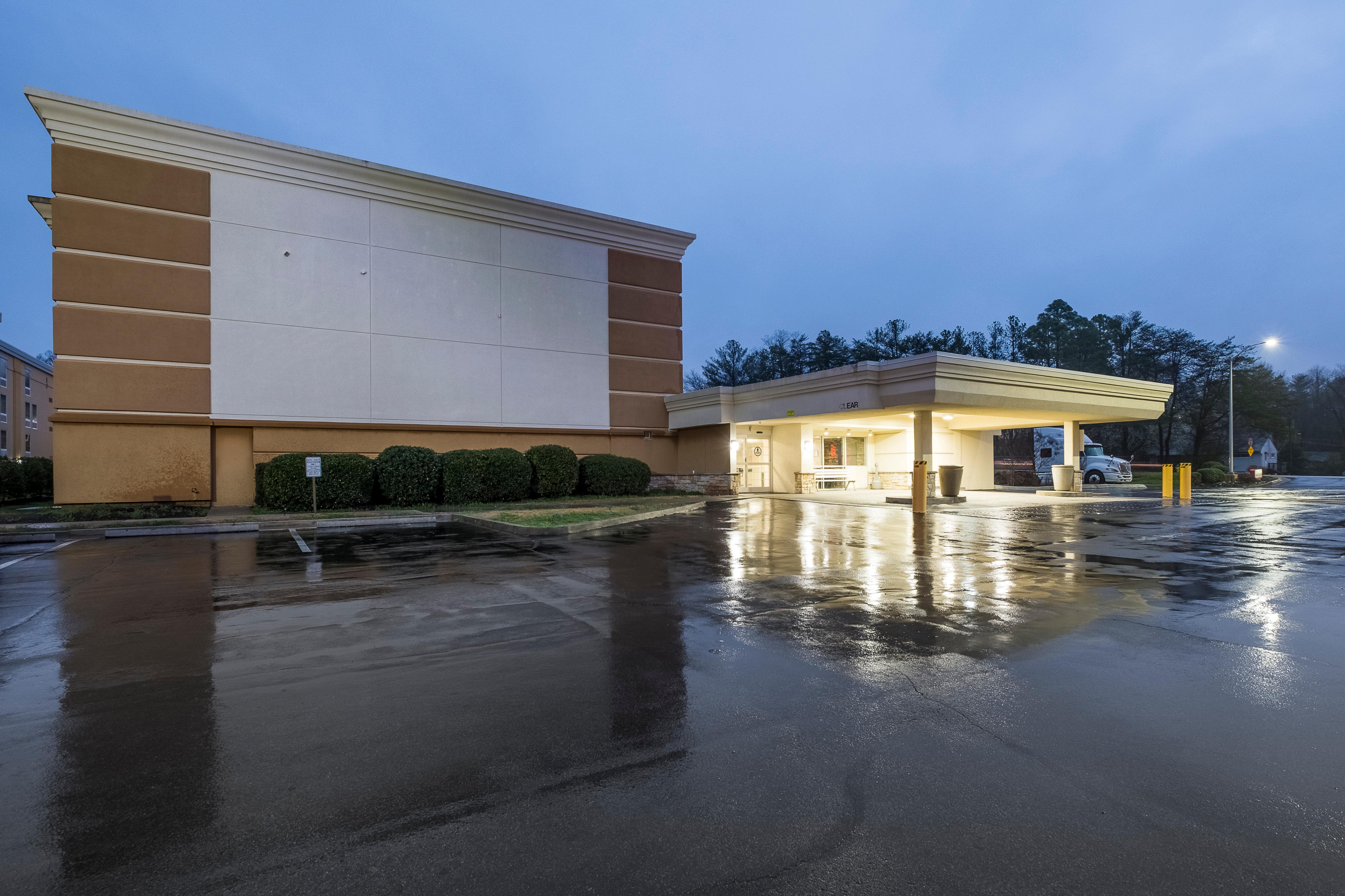 Red Roof Inn Knoxville Central - Papermill Road Экстерьер фото