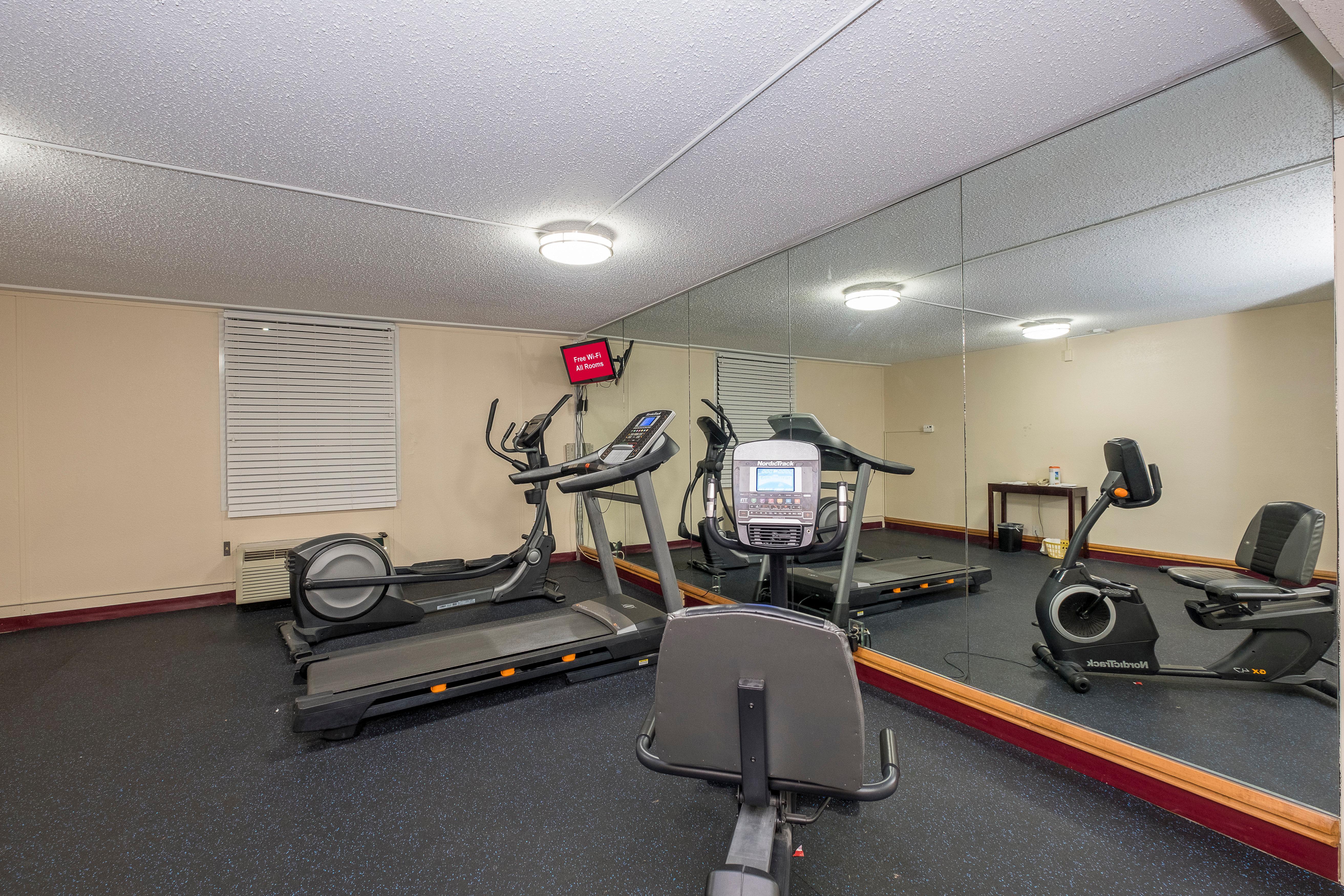 Red Roof Inn Knoxville Central - Papermill Road Экстерьер фото