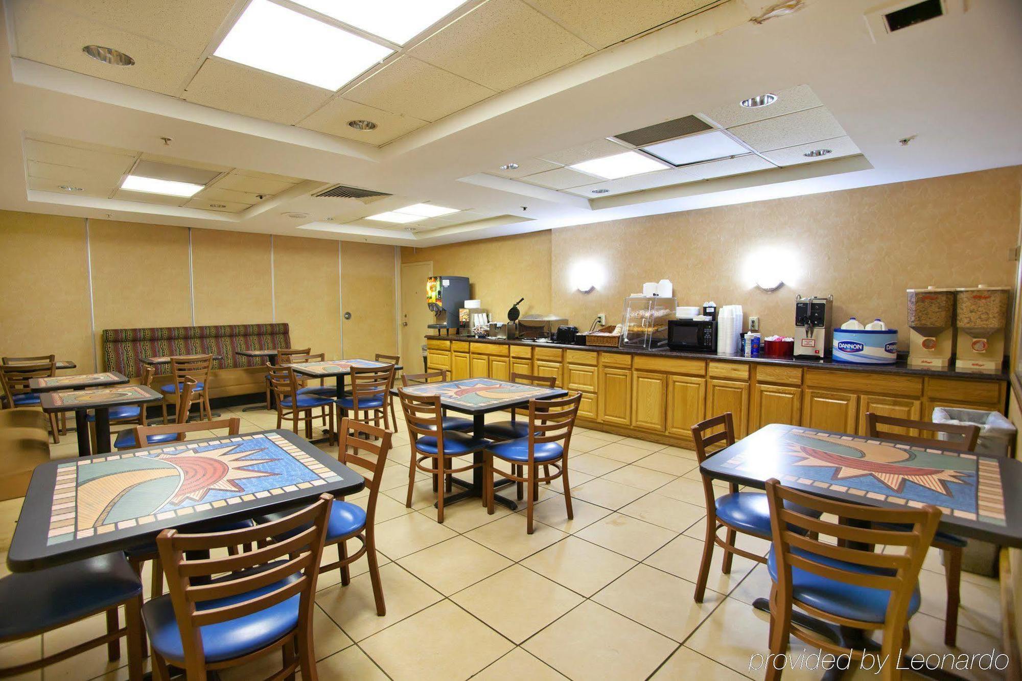 Red Roof Inn Knoxville Central - Papermill Road Экстерьер фото