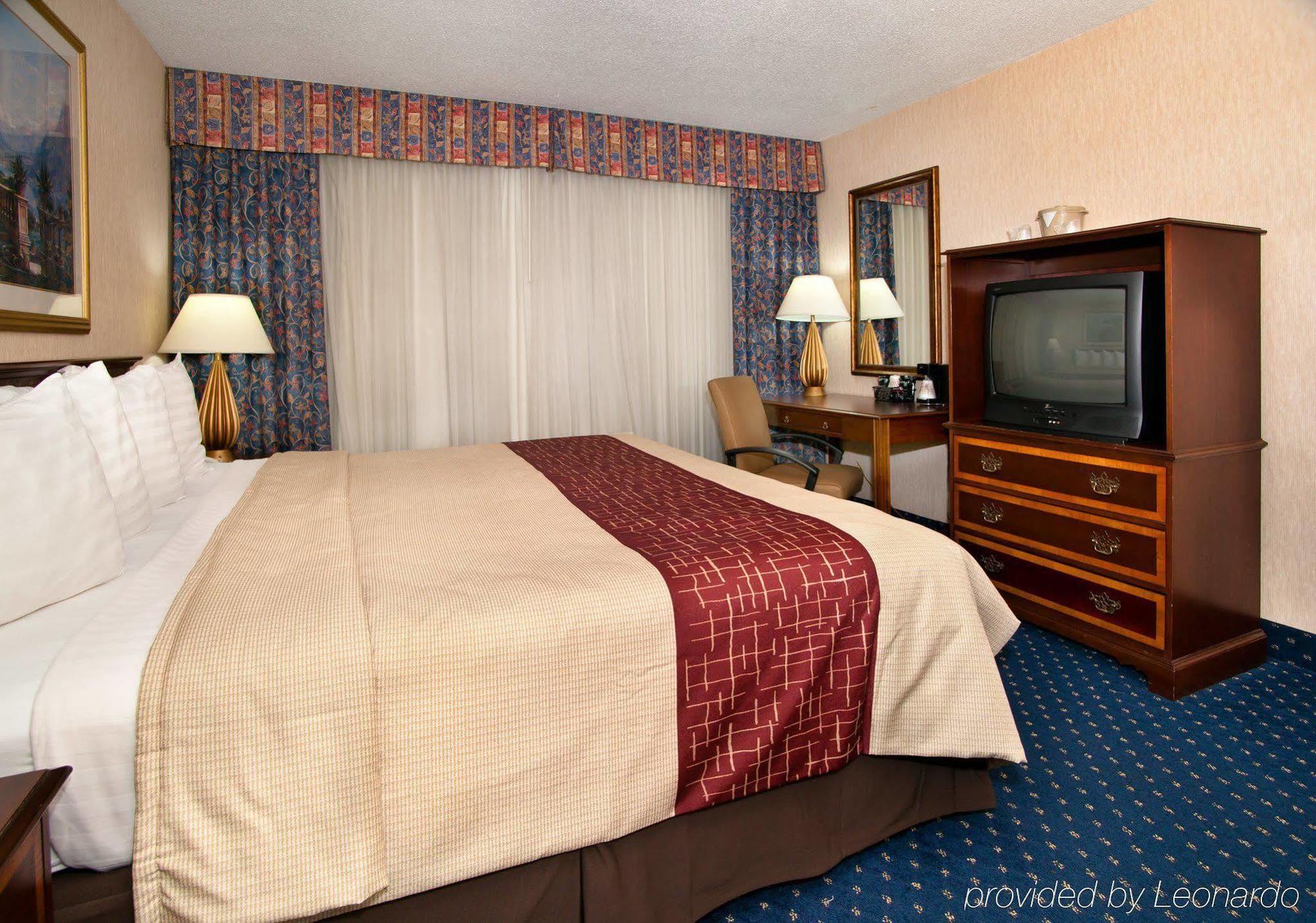 Red Roof Inn Knoxville Central - Papermill Road Экстерьер фото