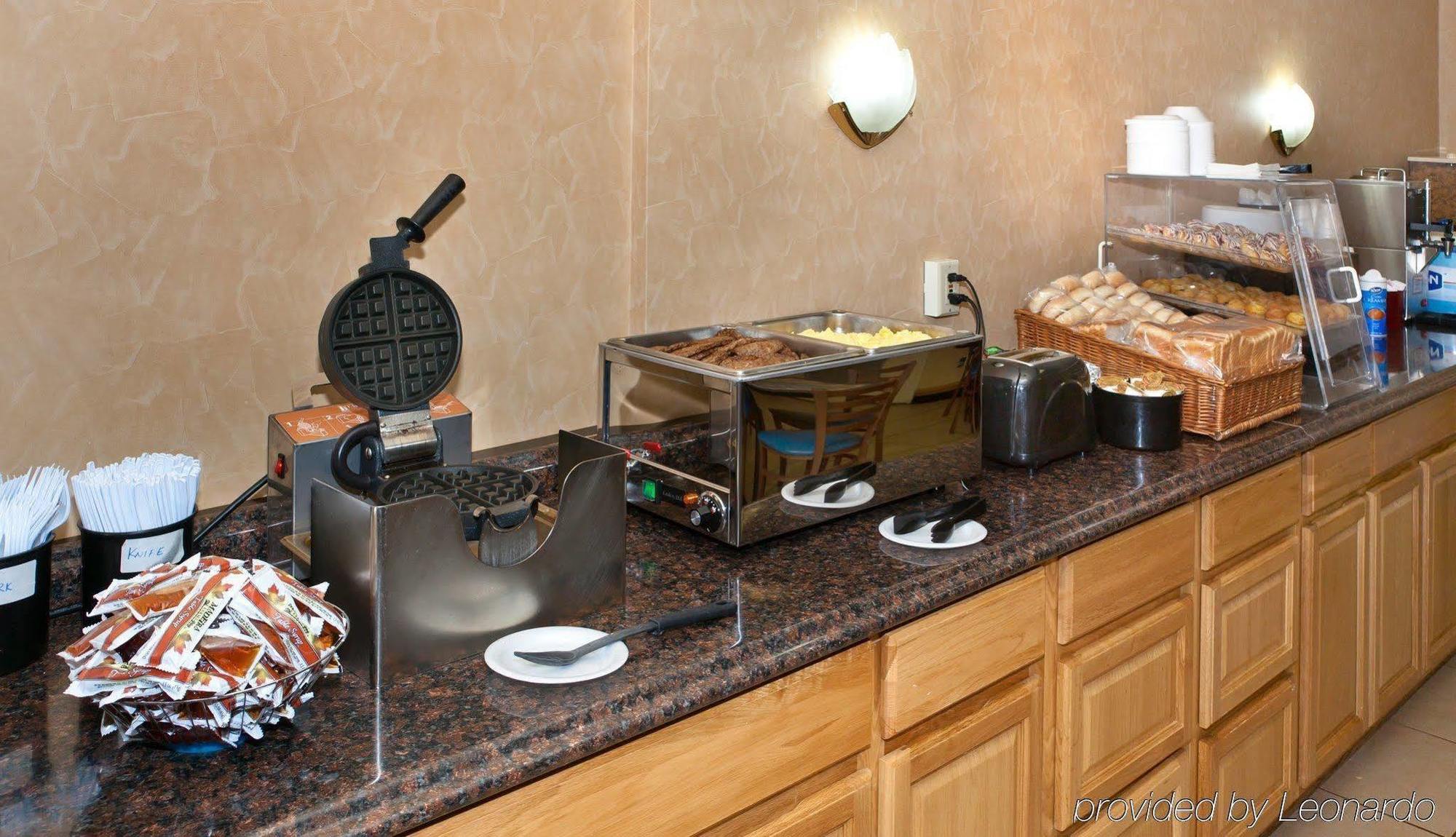 Red Roof Inn Knoxville Central - Papermill Road Экстерьер фото