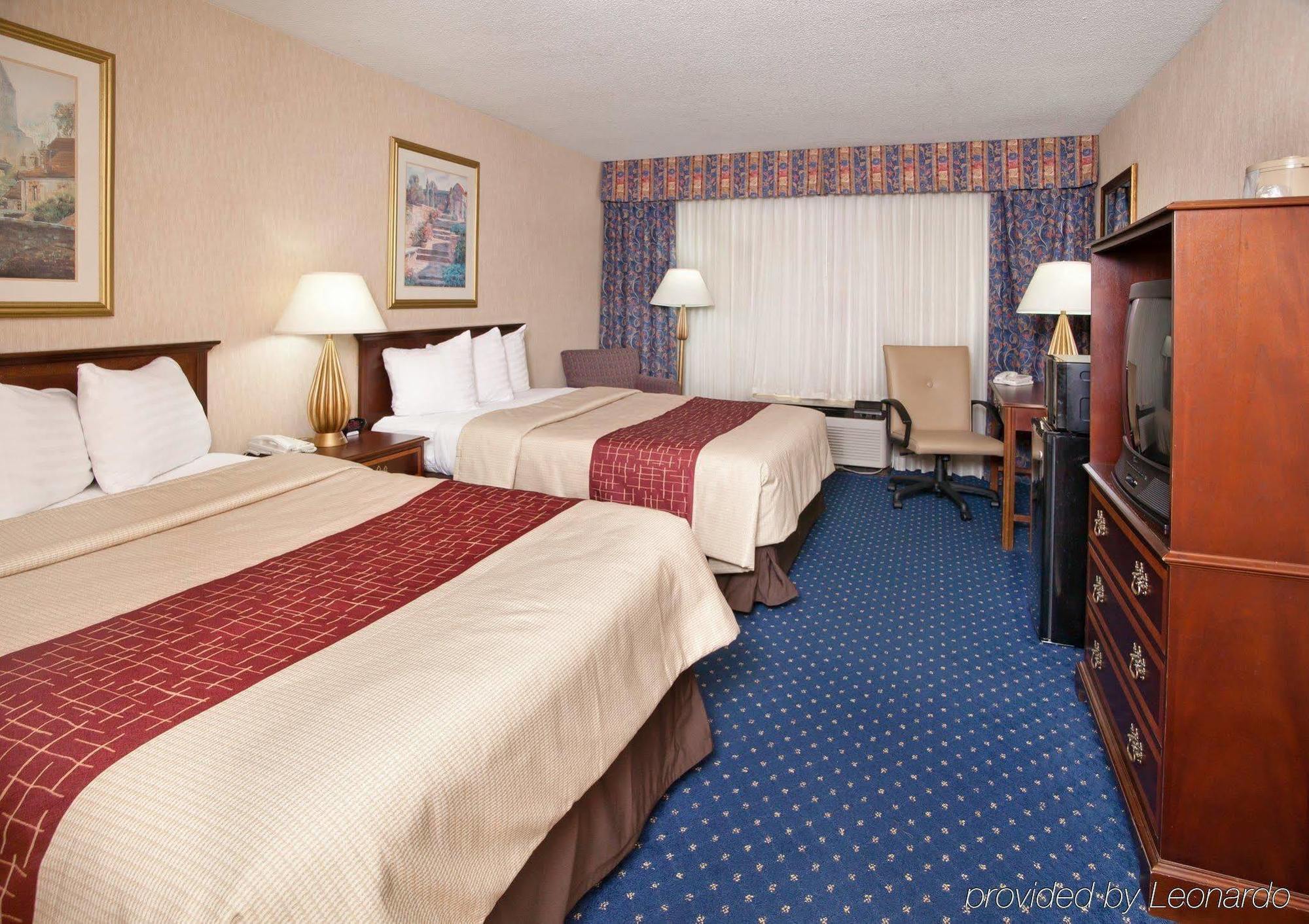 Red Roof Inn Knoxville Central - Papermill Road Экстерьер фото