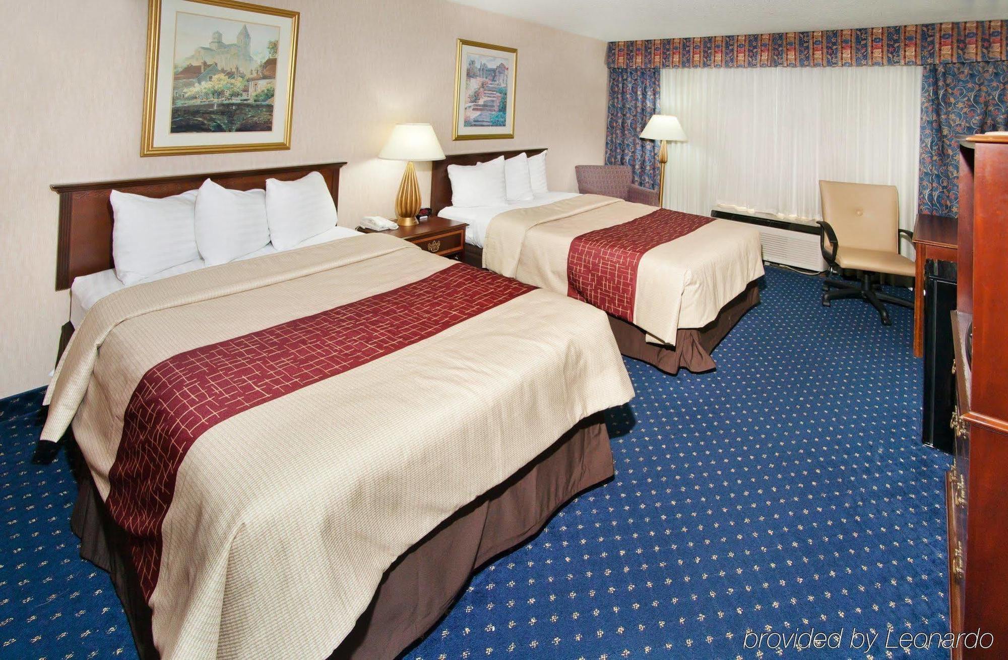 Red Roof Inn Knoxville Central - Papermill Road Экстерьер фото