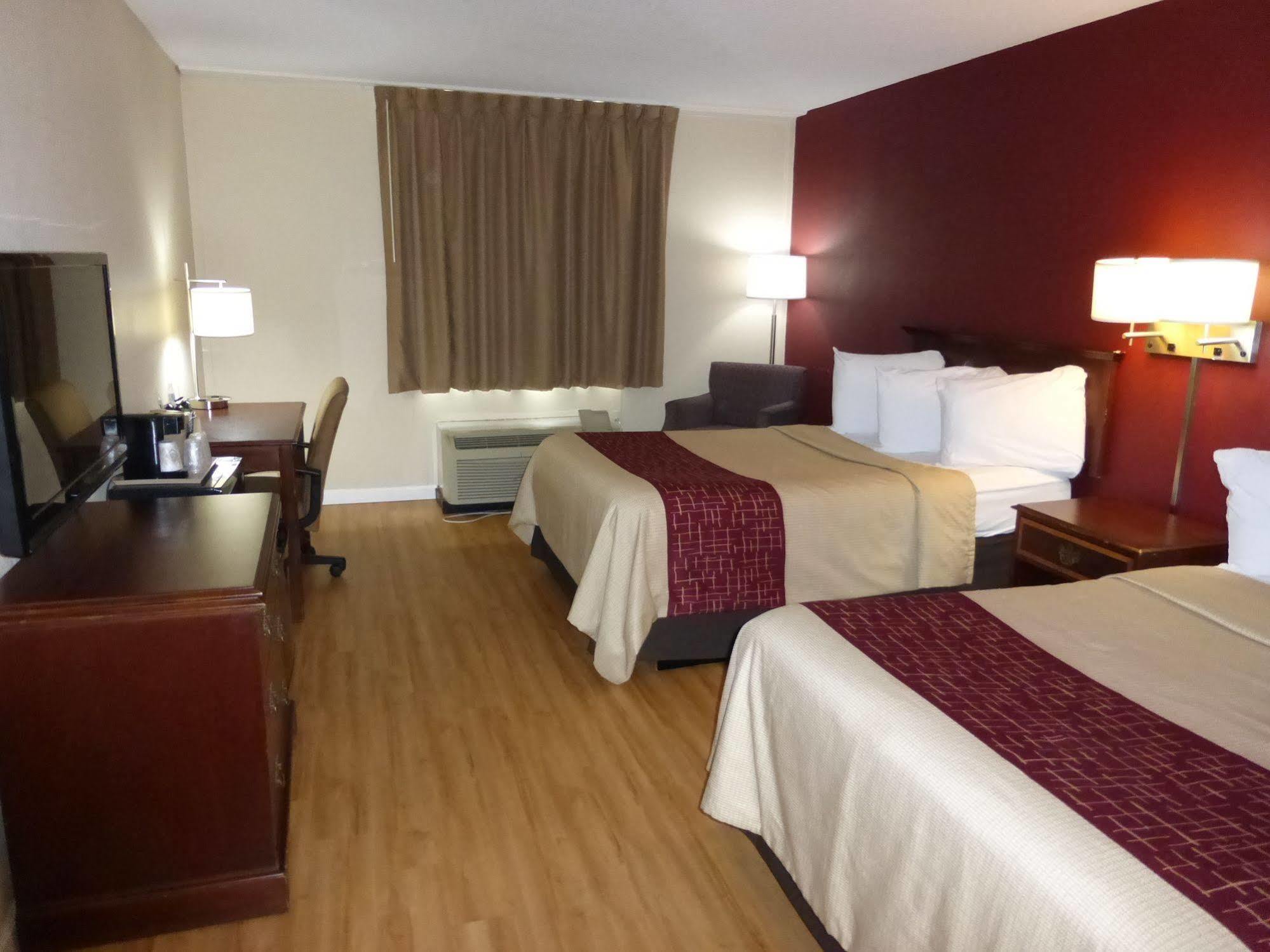 Red Roof Inn Knoxville Central - Papermill Road Экстерьер фото